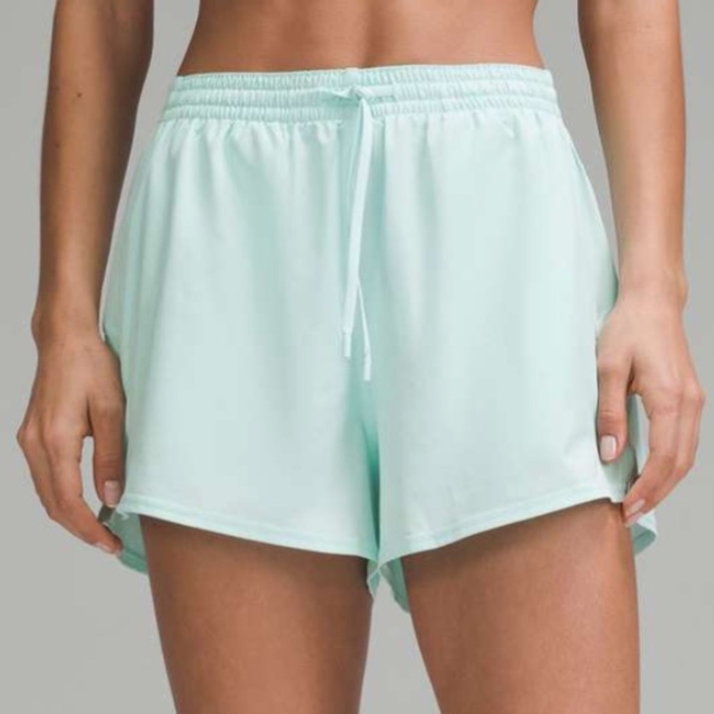 Lululemon Lightweight High-Rise Relaxed Short 3 Long Liner in Ideal Mint/White